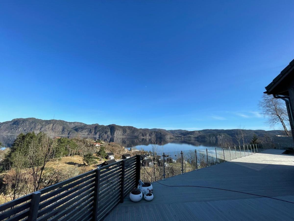Lakes And Mountain, We Got Both! Holiday home