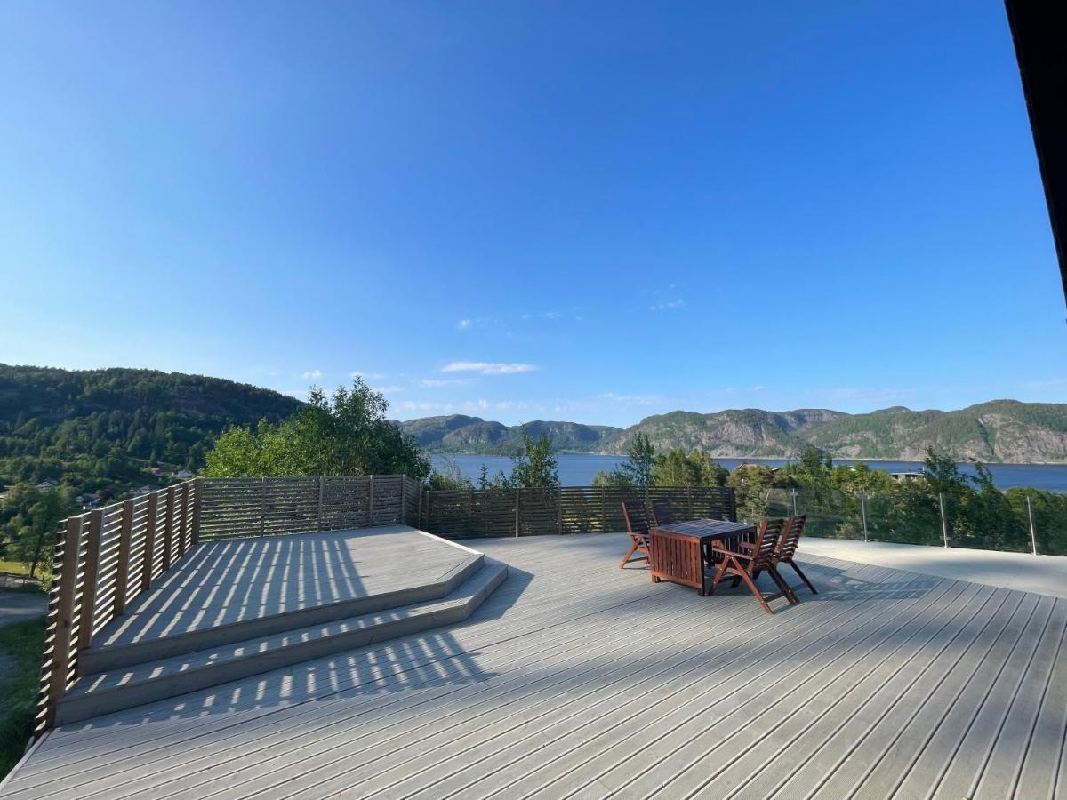 Lakes And Mountain, We Got Both! Holiday home